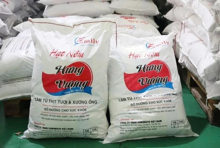 Sản phẩm hạt nêm, Công ty TNHH Famimoto Việt Nam mua nguyên liệu từ nhiều đơn vị khác nhau sau đó xử lý và đóng gói.