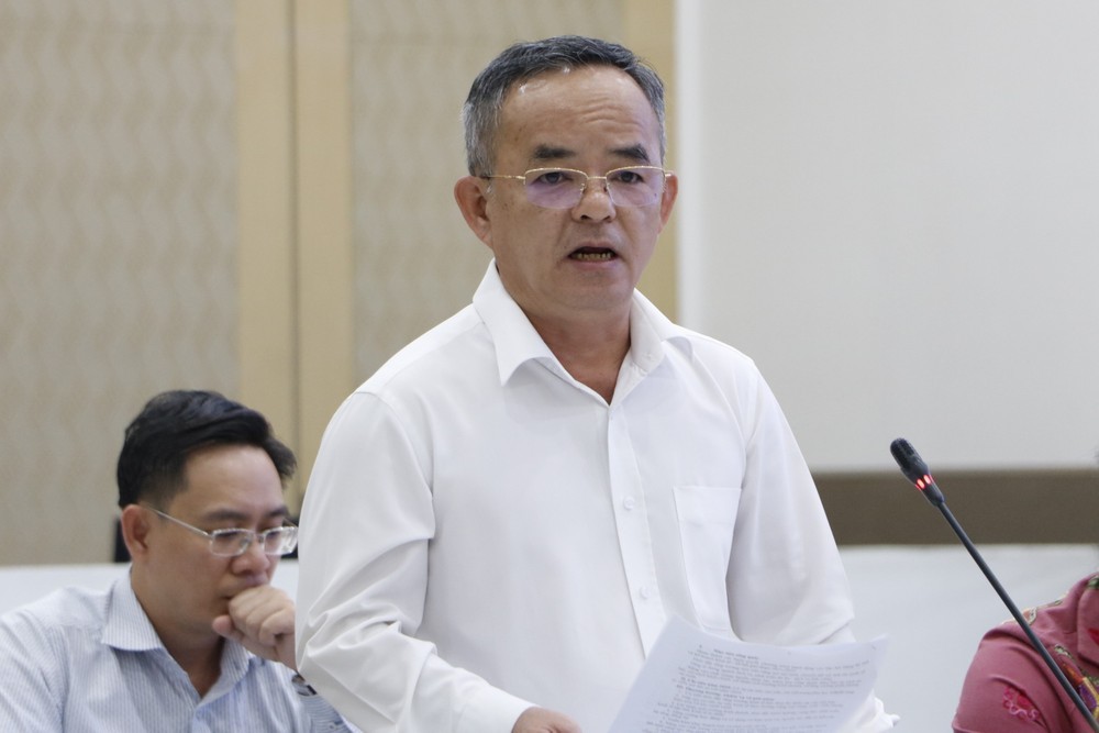 Ông Võ Anh Tuấn - Chánh Văn phòng UBND tỉnh Bình Dương thông tin tại hội nghị. Ông Võ Anh Tuấn - Chánh Văn phòng UBND tỉnh Bình Dương thông tin tại hội nghị.