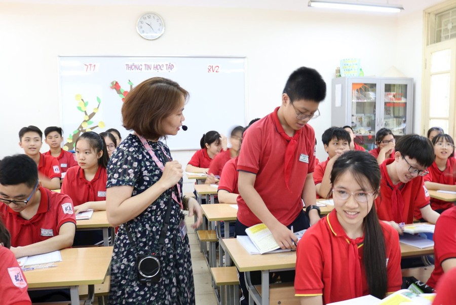 Giờ học môn Tiếng Anh của cô trò Trường THCS Bế Văn Đàn (quận Đống Đa, Hà Nội). Ảnh minh họa: INT Giờ học môn Tiếng Anh của cô trò Trường THCS Bế Văn Đàn (quận Đống Đa, Hà Nội). Ảnh minh họa: INT