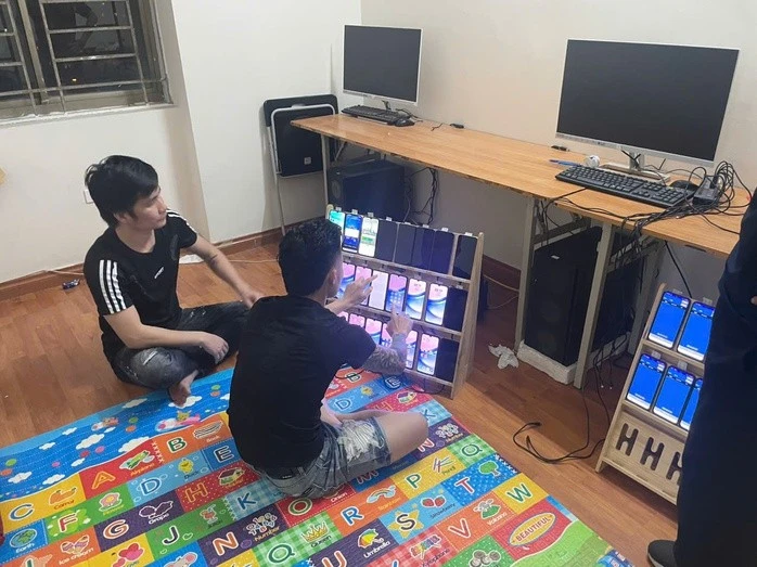 Nhiều điện thoại di động được sử dụng để phục vụ hành vi đánh bạc, rửa tiền.