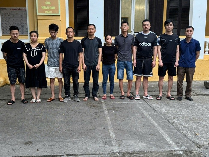 Các đối tượng tại cơ quan công an. Các đối tượng tại cơ quan công an.