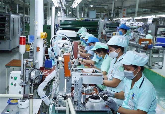 Sản xuất các loại loa và tai nghe điện thoại di động tại nhà máy của Công ty TNHH Điện tử Foster (Bắc Ninh), tại Khu Công nghiệp Đô thị và Dịch vụ VSIP Bắc Ninh, xã Phù Chẩn, thị xã Từ Sơn, tỉnh Bắc Ninh. Ảnh minh họa Sản xuất các loại loa và tai nghe điện thoại di động tại nhà máy của Công ty TNHH Điện tử Foster (Bắc Ninh), tại Khu Công nghiệp Đô thị và Dịch vụ VSIP Bắc Ninh, xã Phù Chẩn, thị xã Từ Sơn, tỉnh Bắc Ninh. Ảnh minh họa