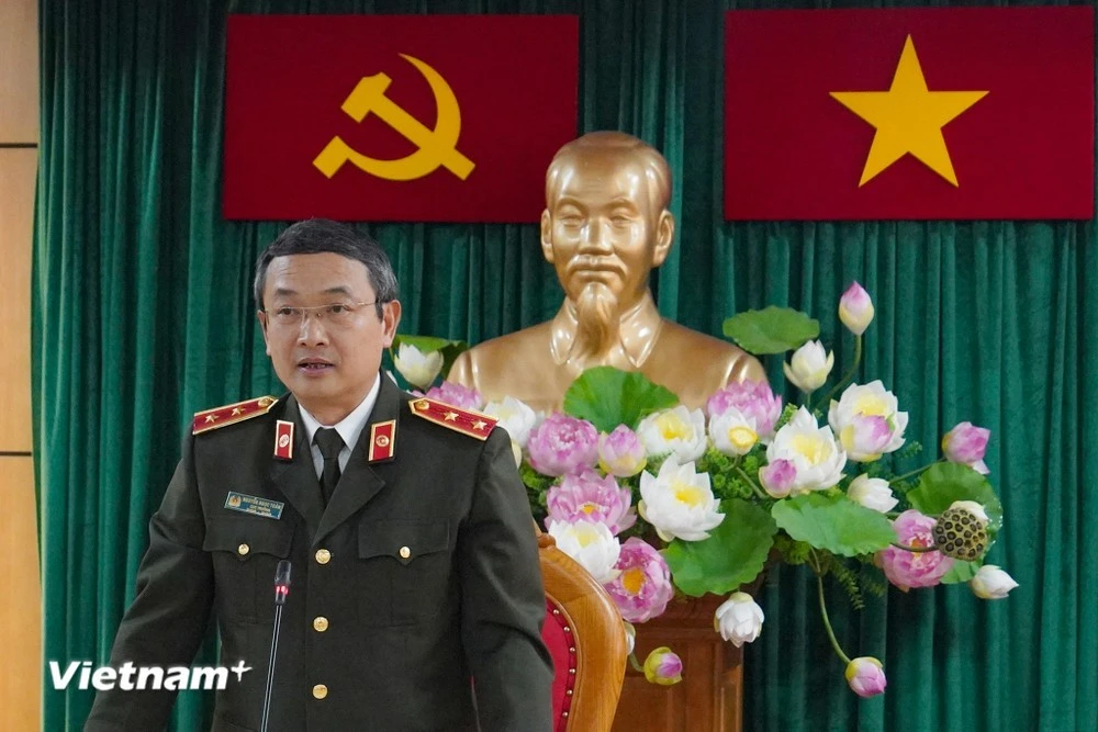 Trung tướng Nguyễn Ngọc Toàn, Cục trưởng Cục Công tác Đảng và công tác chính trị-Bộ Công an, Trưởng Ban tổ chức Giải phát biểu tại họp báo. (Ảnh: Việt Anh/Vietnam+)