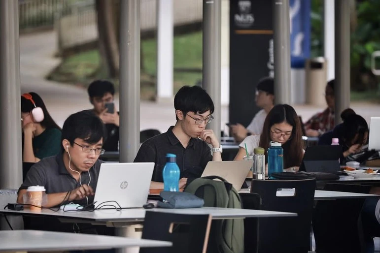 Ngày càng có nhiều người trẻ tại Singapore theo đuổi các chương trình đào tạo về công nghệ AI.