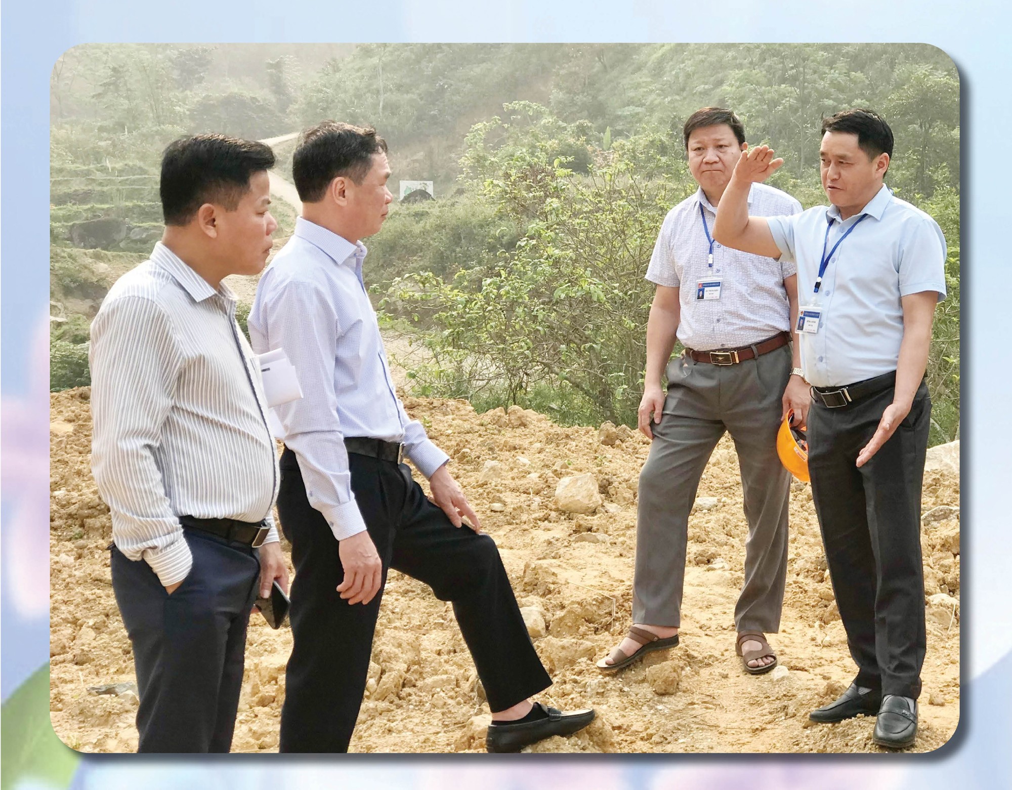 Lãnh đạo huyện thường xuyên bám cơ sở, giải quyết kịp thời các khó khăn, vướng mắc. 2.jpg