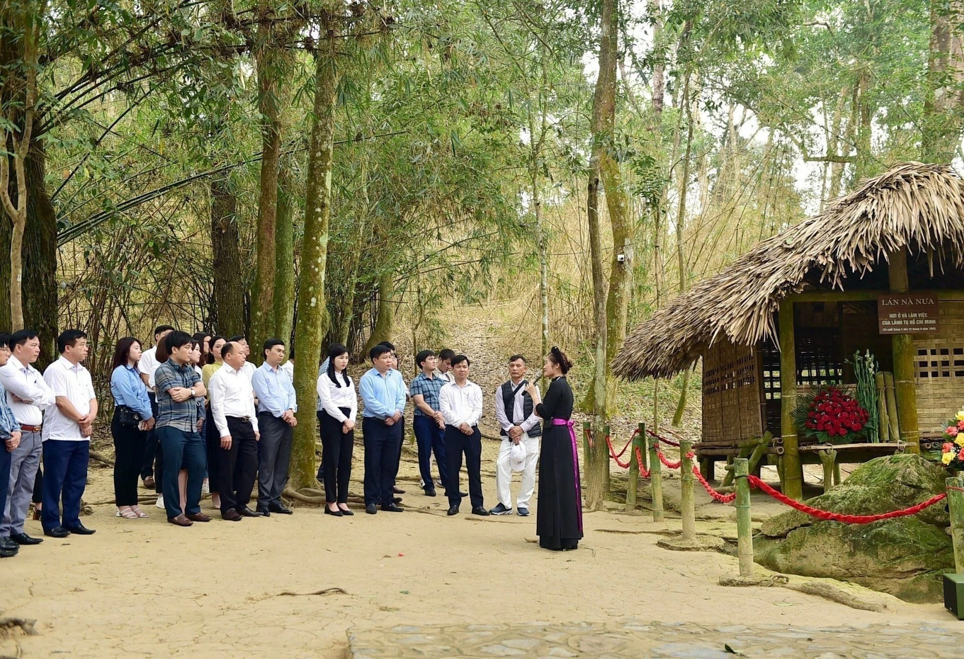 Du khách tham quan Khu di tích lịch sử quốc gia đặc biệt Tân Trào (Tuyên Quang).