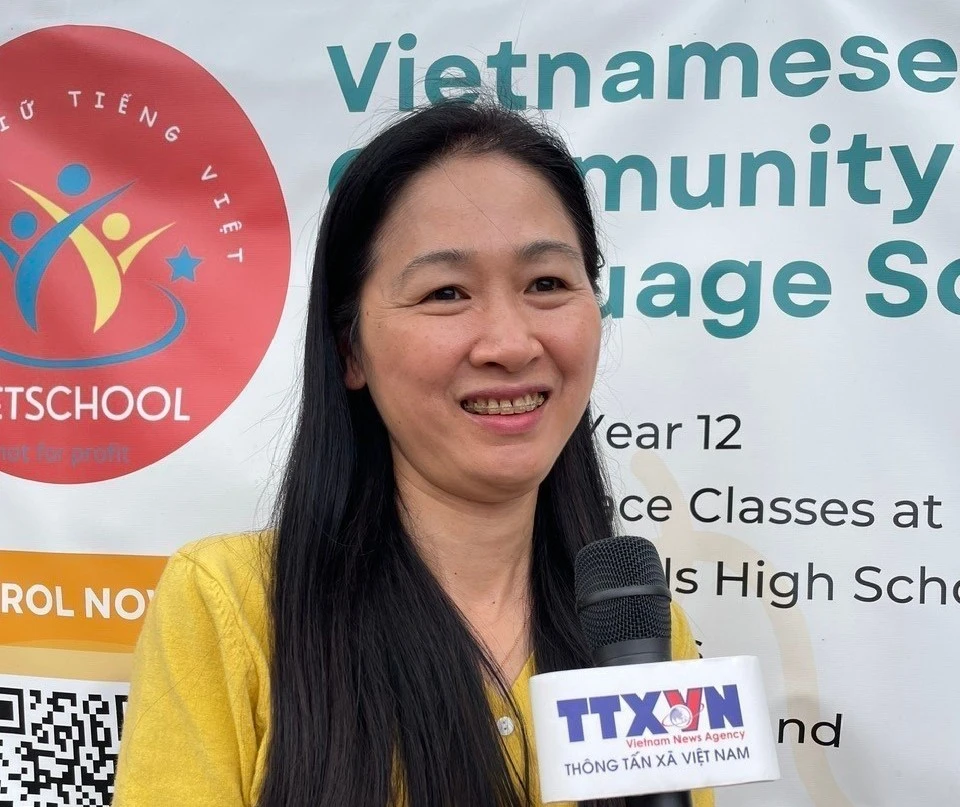 Tiến sỹ Trần Hồng Vân trả lời phỏng vấn của phóng viên TTXVN tại Australia.