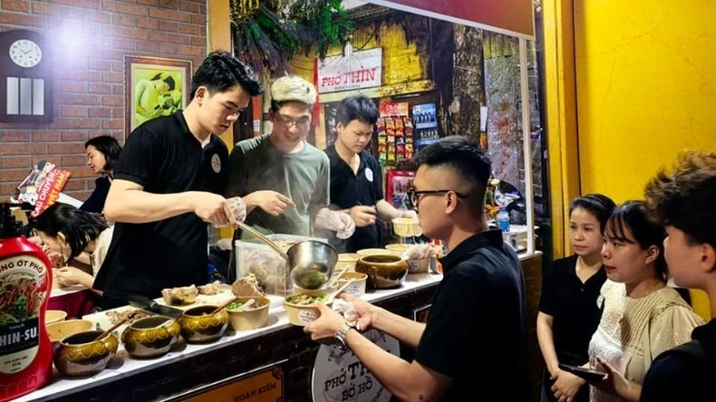 Với người Hà Nội, phở Thìn Bờ Hồ là ký ức sâu đậm.