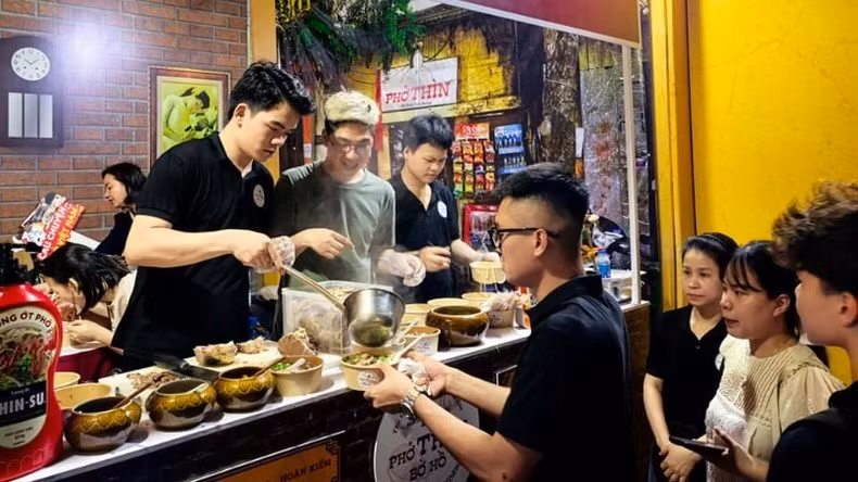 Với người Hà Nội, phở Thìn Bờ Hồ là ký ức sâu đậm.