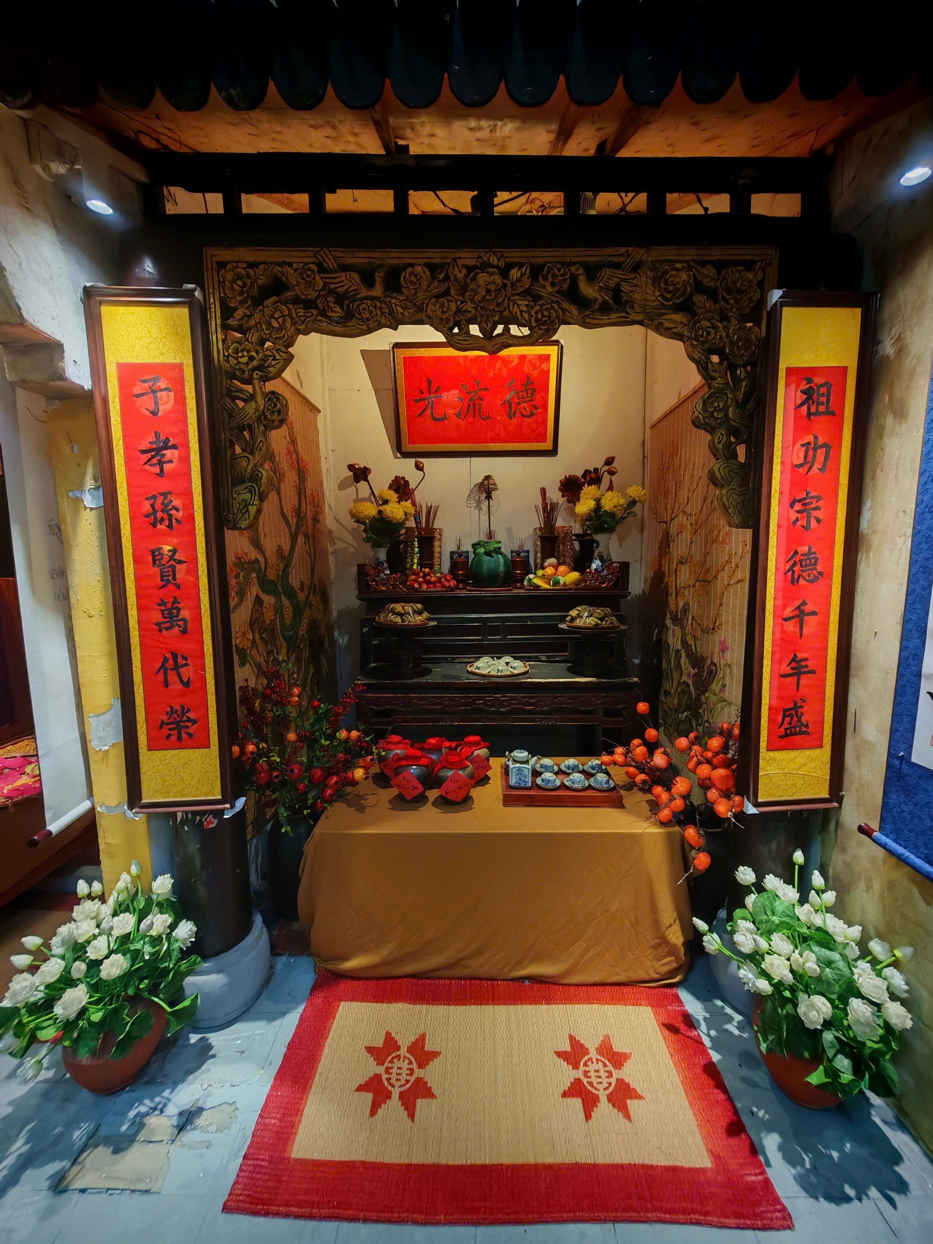 Không gian thờ cúng trong ngày Tết Đoan ngọ của gia đình người Việt. Không gian thờ cúng trong ngày Tết Đoan ngọ của gia đình người Việt.