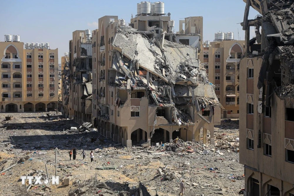 Các tòa nhà bị phá hủy sau cuộc không kích của Israel tại Khan Younis, Dải Gaza.