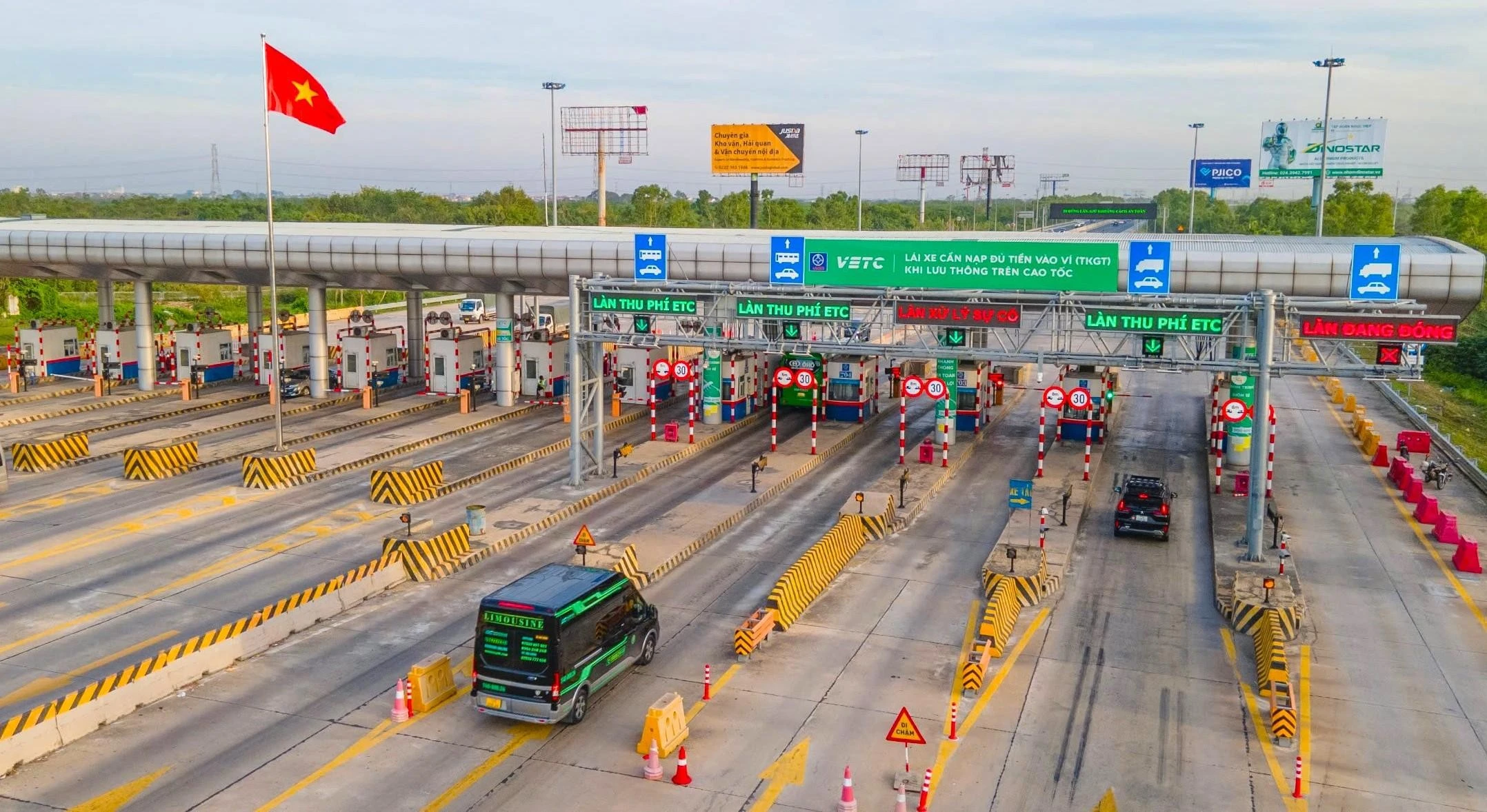 Trạm thu phí đầu tuyến cao tốc Hà Nội - Hải Phòng.