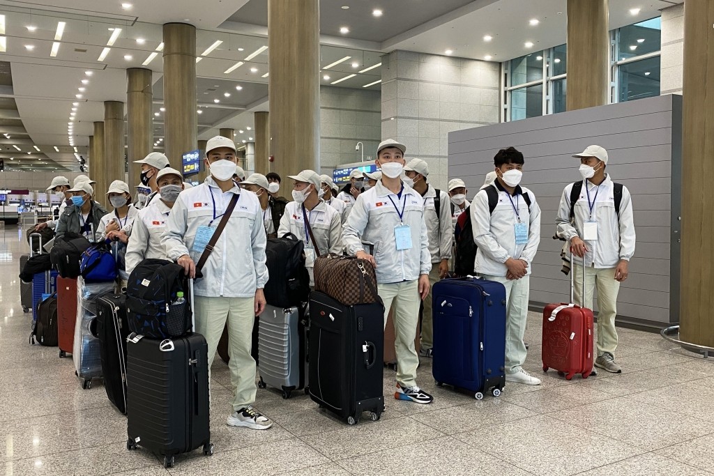Người lao động có ý định đi làm việc ở nước ngoài cần tìm các doanh nghiệp uy tín trong lĩnh vực xuất khẩu lao động. Người lao động có ý định đi làm việc ở nước ngoài cần tìm các doanh nghiệp uy tín trong lĩnh vực xuất khẩu lao động.