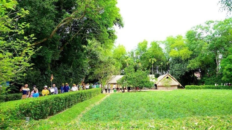 Khu di tích quốc gia đặc biệt Kim Liên là địa điểm quen thuộc của người dân Việt Nam mỗi dịp tháng 5 về.