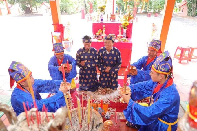 Một đội thực hiện các nghi thức tại hội thi “Nghi thức học trò lễ” năm 2024.