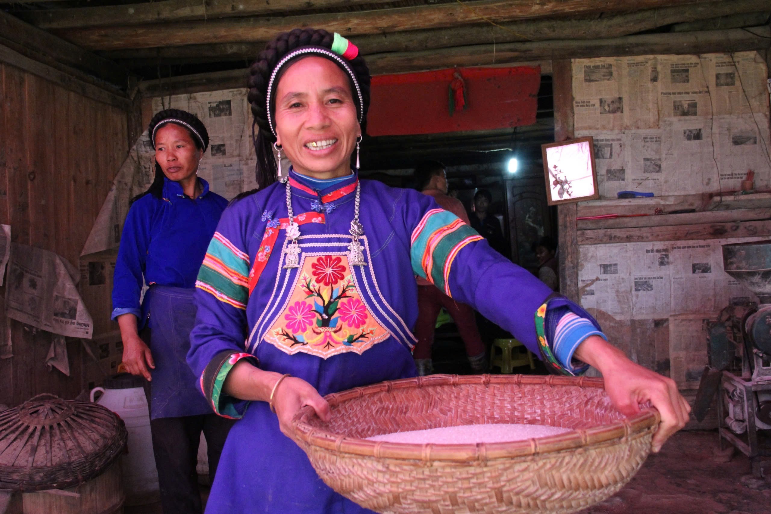 Bà con Phù Lá làm các món ăn truyền thống như bánh chưng, bánh giầy, bánh trôi nếp... để ăn tết. z6220428991150-4b461b076618ab31cc5dd5375086c08b.jpg