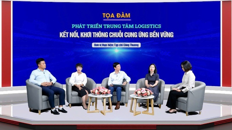 Các chuyên gia chia sẻ tại tọa đàm về logistics ngày 29/5 do Tạp chí Công thương tổ chức. Các chuyên gia chia sẻ tại tọa đàm về logistics ngày 29/5 do Tạp chí Công thương tổ chức.