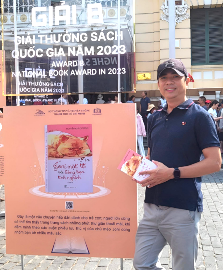 Tác giả Nguyễn Khắc Cường và tác phẩm đoạt giải B Giải thưởng sách quốc gia 2023. Tác giả Nguyễn Khắc Cường và tác phẩm đoạt giải B Giải thưởng sách quốc gia 2023.