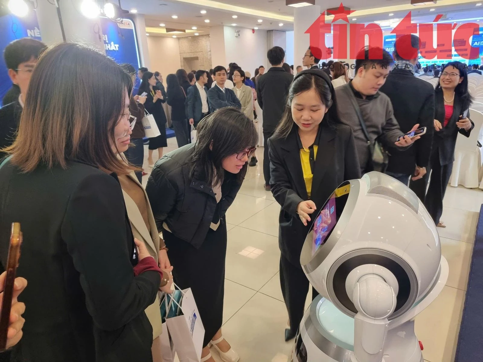 Giới thiệu các tính năng AI, tự động hoá.