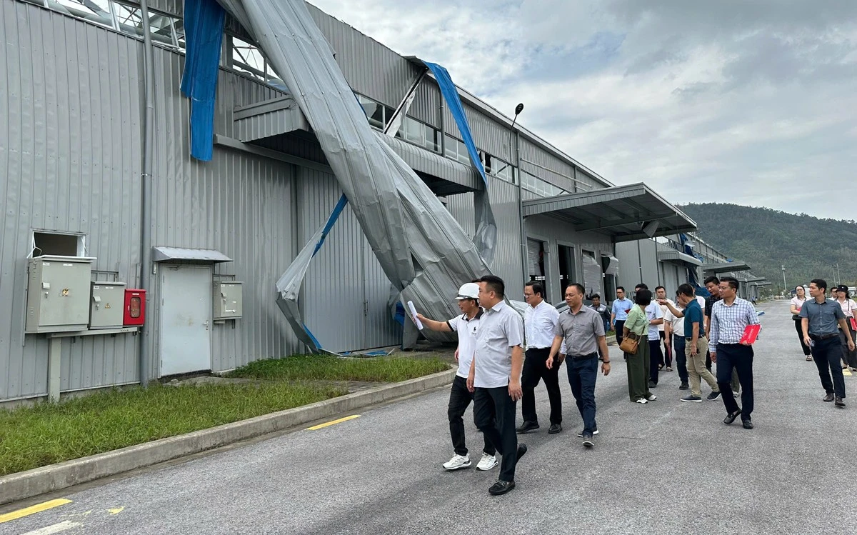 Lãnh đạo các doanh nghiệp bảo hiểm đến trực tiếp hiện trường thiệt hại.