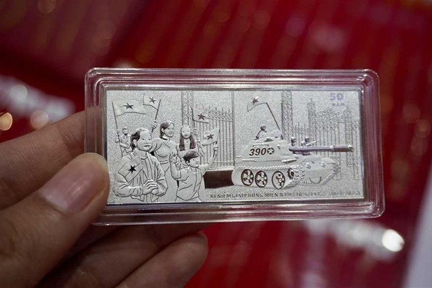 Người dân cần thận trọng khi tham gia mua hàng trên mạng nói chung, đầu tư vàng bạc, trang sức nói riêng. Người dân cần thận trọng khi tham gia mua hàng trên mạng nói chung, đầu tư vàng bạc, trang sức nói riêng.