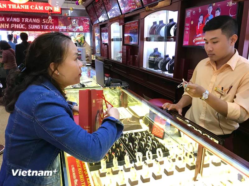 Một điểm giao dịch vàng tại Hà Nội. Một điểm giao dịch vàng tại Hà Nội.