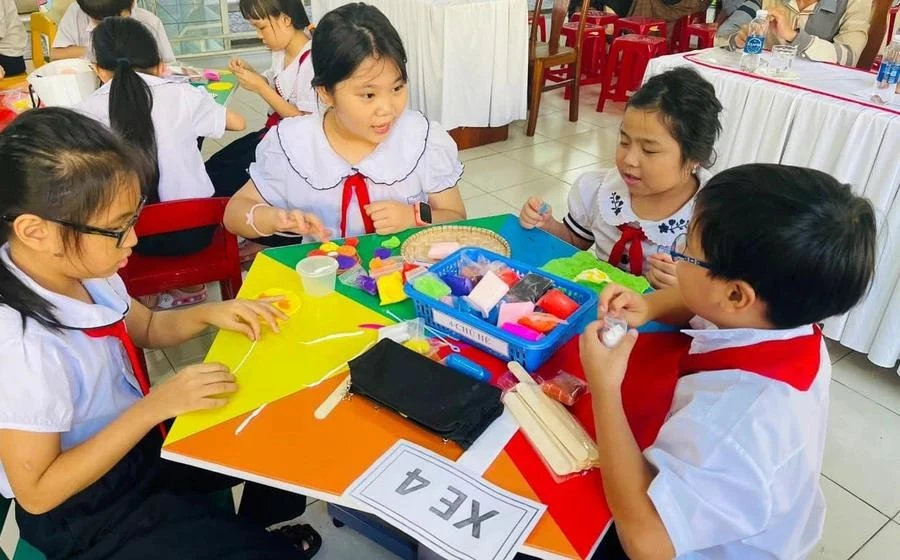 Tiết thao giảng đổi mới dạy học theo Chương trình GDPT 2018 chuyên đề môn Mỹ thuật do Phòng GD&amp;ĐT Hải Châu (Đà Nẵng) tổ chức tại Trường Tiểu học Ông Ích Khiêm.