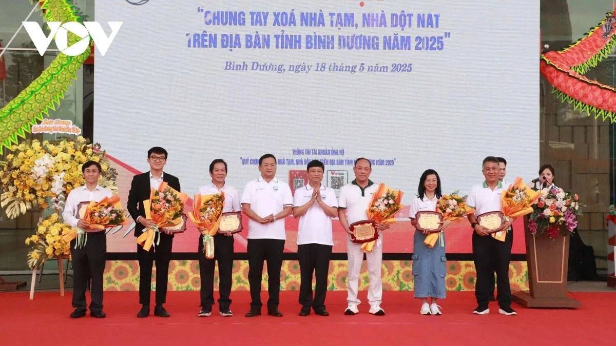 Lãnh đạo tỉnh tri ân các nhà hảo tâm đã ủng hộ cho chương trình xóa nhà tạm, nhà dột nát.