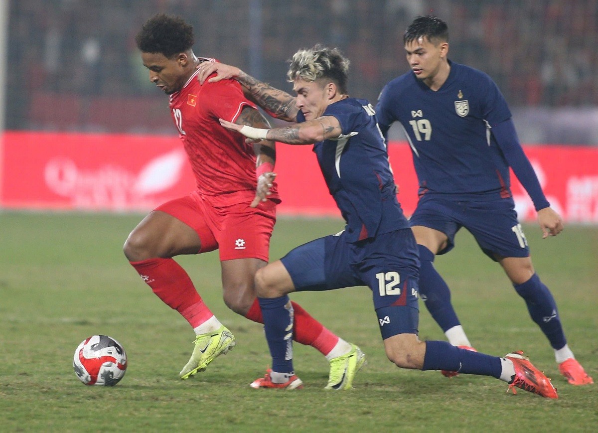 Tuyển Việt Nam tạm nắm lợi thế sau khi dẫn 2-1 Thái Lan ở chung kết lượt đi ASEAN Cup 2024. Tuyển Việt Nam tạm nắm lợi thế sau khi dẫn 2-1 Thái Lan ở chung kết lượt đi ASEAN Cup 2024.