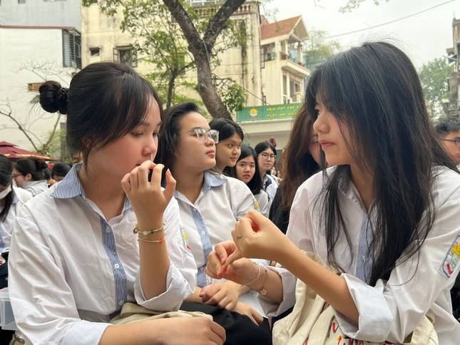 Kỳ thi năm nay có 2 đề thi tương ứng với 2 lịch thi khác nhau tuy nhiên đều diễn ra trong 2 ngày từ 26 - 27/6.