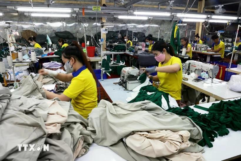 Xưởng gia công hàng dệt may xuất khẩu. Xưởng gia công hàng dệt may xuất khẩu.