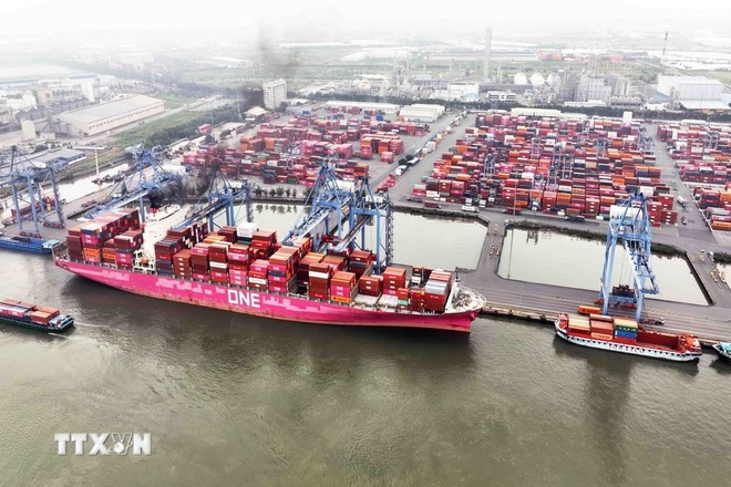 Hoạt động tại Cảng Quốc tế Tân Cảng - Cái Mép ở phường Tân Phước, Thị xã Phú Mỹ, tỉnh Bà Rịa - Vũng Tàu. Hoạt động tại Cảng Quốc tế Tân Cảng - Cái Mép ở phường Tân Phước, Thị xã Phú Mỹ, tỉnh Bà Rịa - Vũng Tàu.