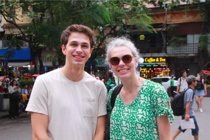 Cô Louise và con trai đến từ Pháp.