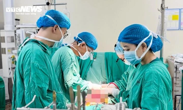 Ca can thiệp tim mạch cho bệnh nhân nước ngoài tại Bệnh viện Tim Hà Nội.