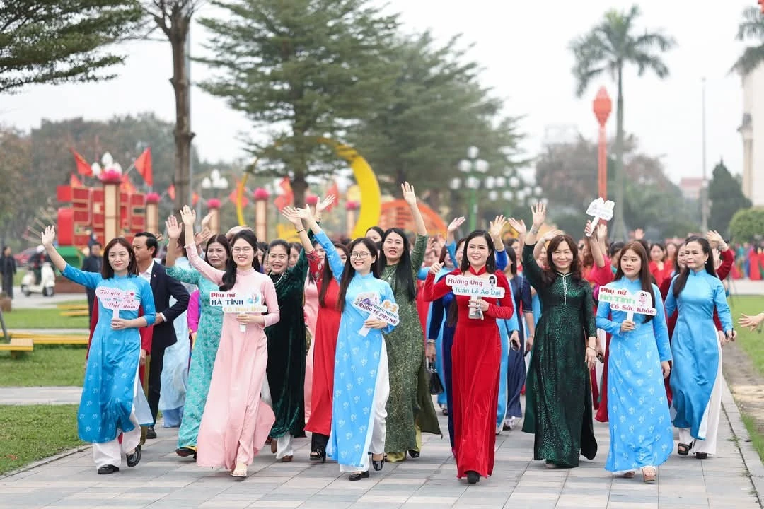 Diễu hành áo dài.