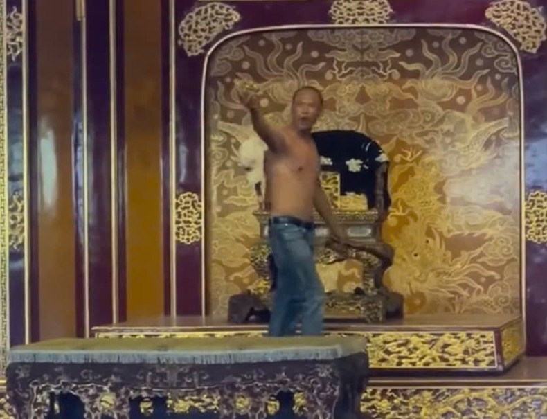 Đối tượng Hồ Văn Phương Tâm đã có biểu hiện không bình thường từ lần đầu vào Điện Thái Hòa. Đối tượng Hồ Văn Phương Tâm đã có biểu hiện không bình thường từ lần đầu vào Điện Thái Hòa.