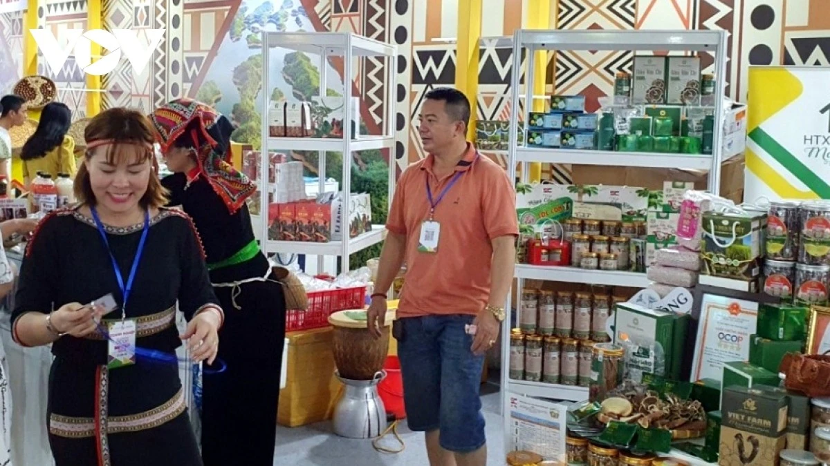 Hội nghị kết nối cung cầu giữa TP.HCM và các tỉnh, thành quy tụ 700 gian hàng, giới thiệu đặc sản các tỉnh thành.