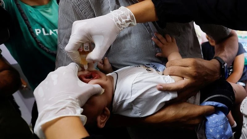 Trẻ em Palestine được tiêm vaccine phòng bệnh bại liệt tại bệnh viện Nasser ở Khan Younis, phía nam Dải Gaza, ngày 31/8/2024.