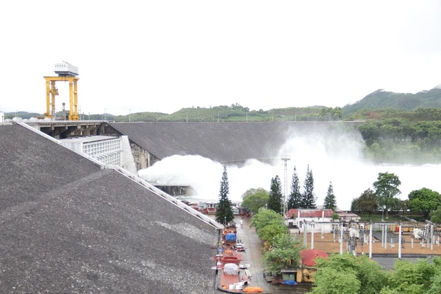 Sáng nay 11/9, thủy điện Thác Bà vẫn an toàn, nước về hồ giảm so với hôm qua.