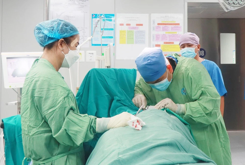 Phẫu thuật tại Bệnh viện Đa khoa tỉnh Bình Dương.