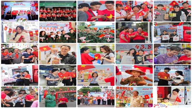 Người dân mọi miền Tổ quốc hào hứng chụp ảnh cùng Quốc kỳ. Người dân mọi miền Tổ quốc hào hứng chụp ảnh cùng Quốc kỳ.