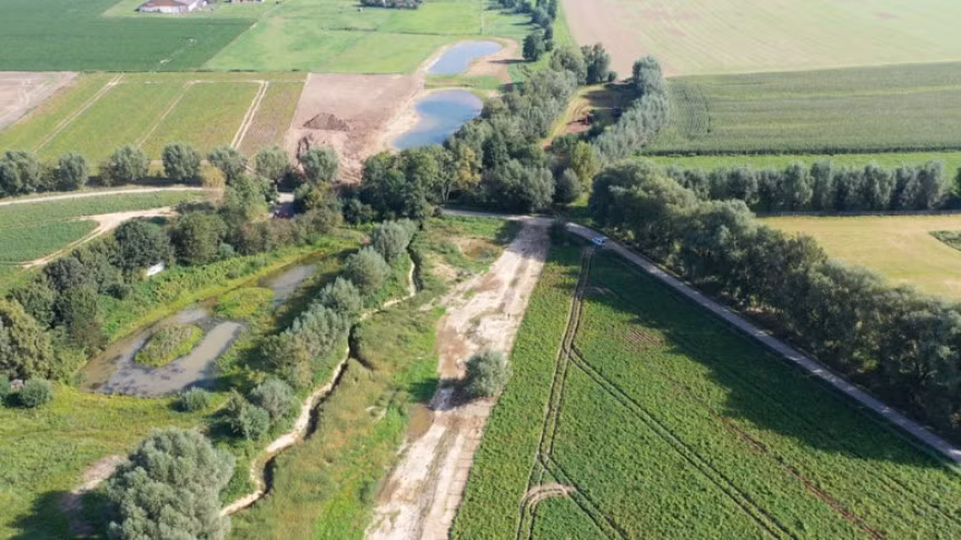 Hai ao hình "Dấu chân người khổng lồ" tại Labliau.