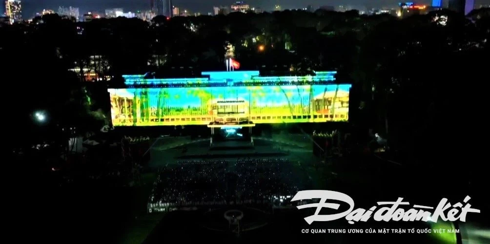 Hội trường Thống Nhất bừng sáng trong tiết mục đặc sắc trình diễn 3D Mapping với chủ đề "Miền Nam - Thành đồng Tổ quốc".