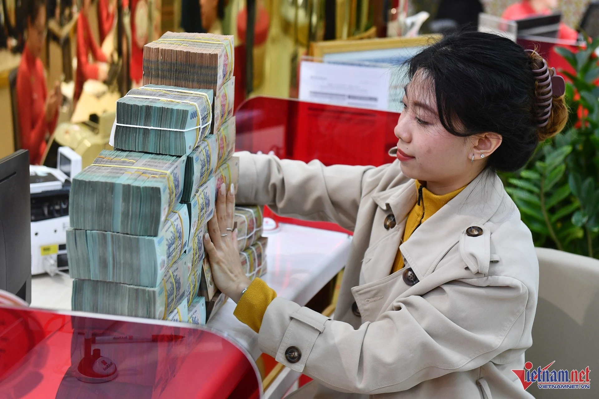 UBND thành phố Cần Thơ vừa đề xuất đánh thuế thu nhập người gửi tiền.