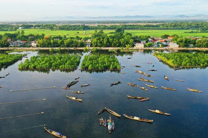 Làng chài Thái Dương Hạ. Làng chài Thái Dương Hạ.