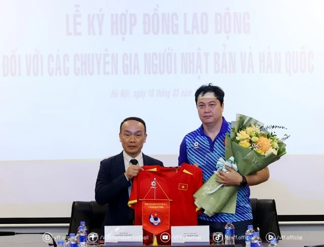 Bổ nhiệm ông Lee Woon Jae vai trò HLV thủ môn
