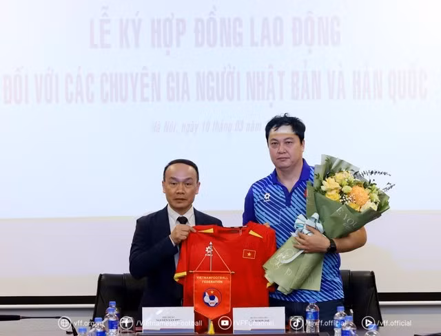 Bổ nhiệm ông Lee Woon Jae vai trò HLV thủ môn