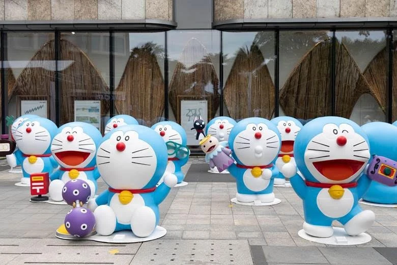 Hàng loạt Doraemon được trưng bày tại Vincom Landmark 81 (TP Hồ Chí Minh) nhân dịp kỷ niệm 45 năm loạt phim điện ảnh Doraemon.