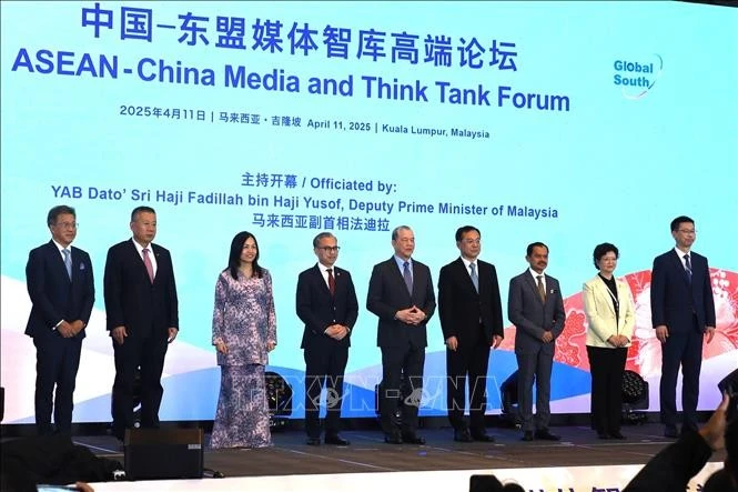 Các đại biểu dự Diễn đàn.