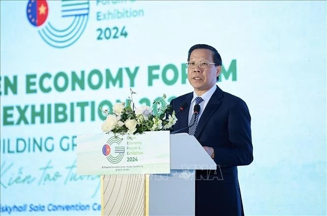 Ông Phan Văn Mãi, Chủ tịch UBND TP. Hồ Chí Minh, phát biểu tại Diễn đàn.